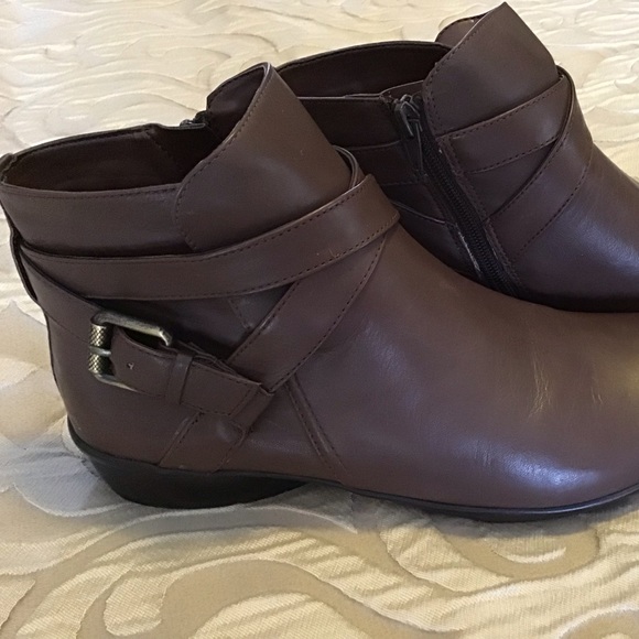 Naturalized Bridal Brown Ankle Boots, NWT, size 8.5, extremely soft leather - Picture 2 of 10